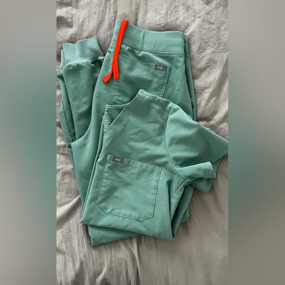 FIGS Jade Scrub Set